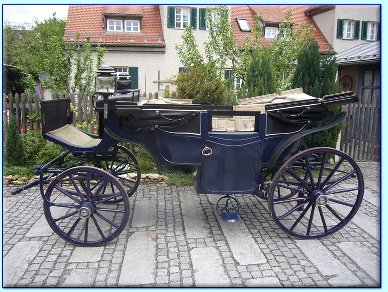 blauer Lohner Landauer Kutsche der Kutscherei Hans Holzmann in München Schwabing
